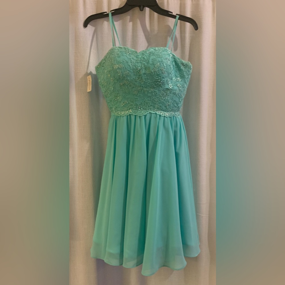 Teen formal mint green dress new with tags x small.
Lace satin dress from Lola’s